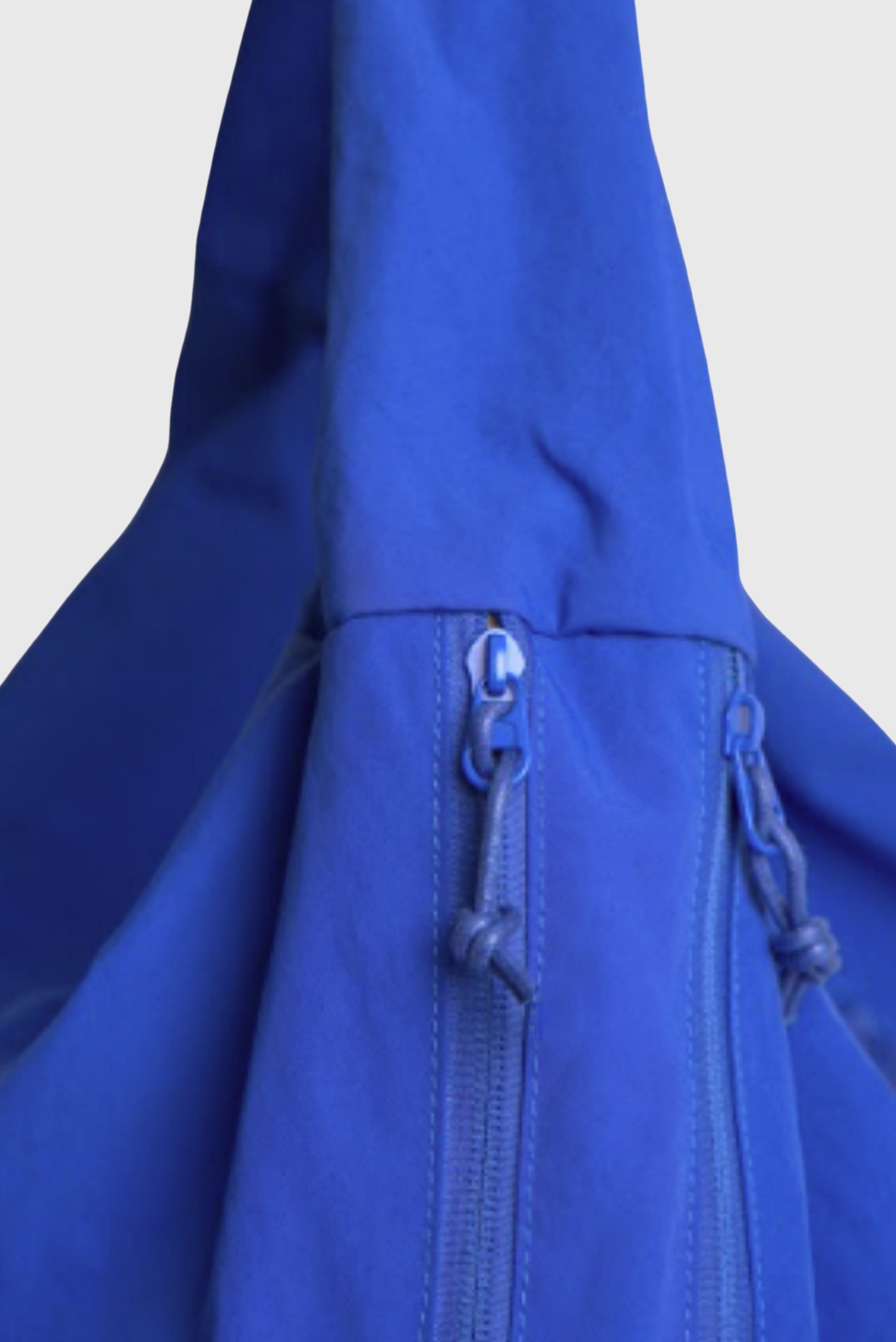 THE CINCO MULTI-POCKET TOTE BAG (BLUE)