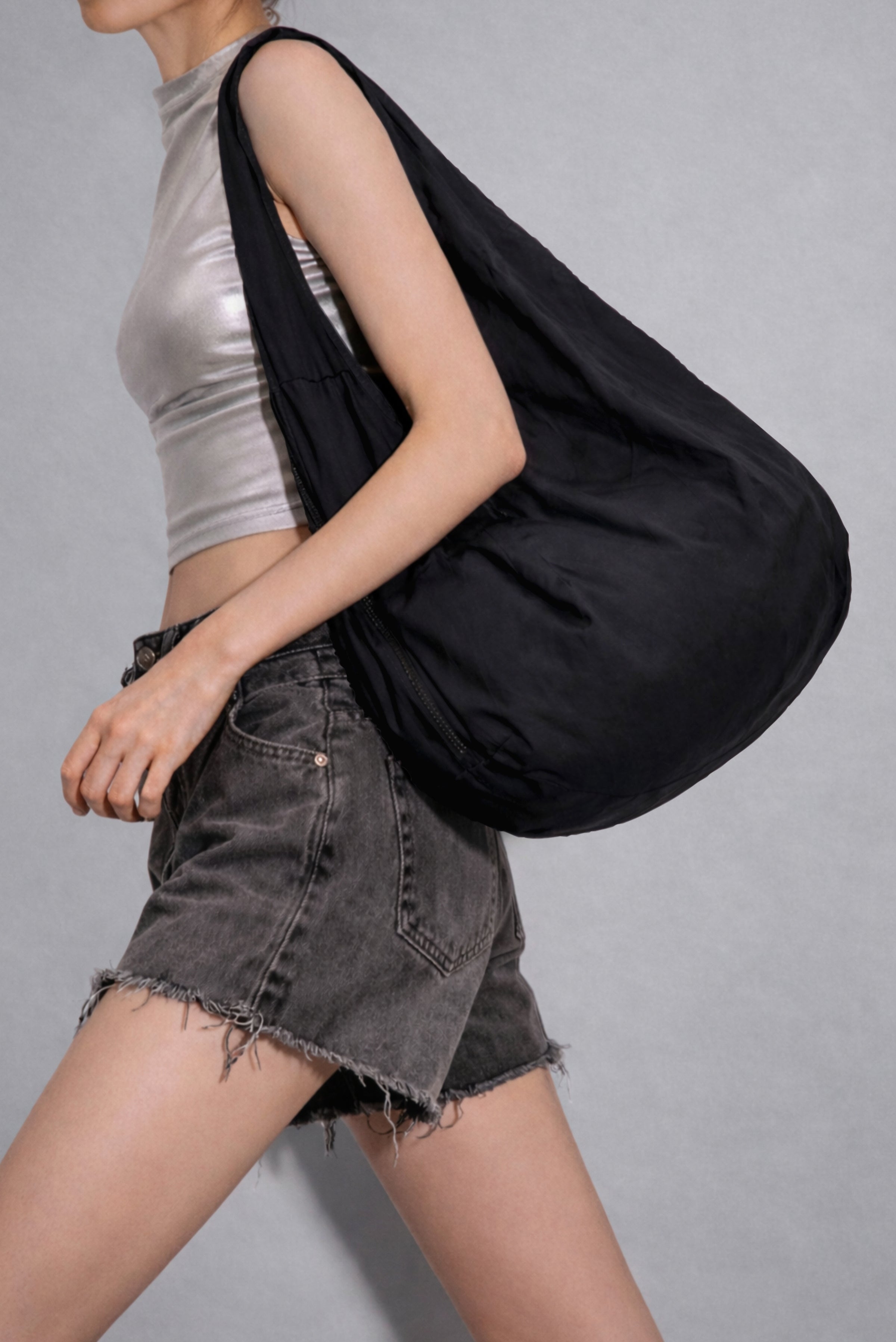 THE CINCO MULTI-POCKET TOTE BAG (BLACK)