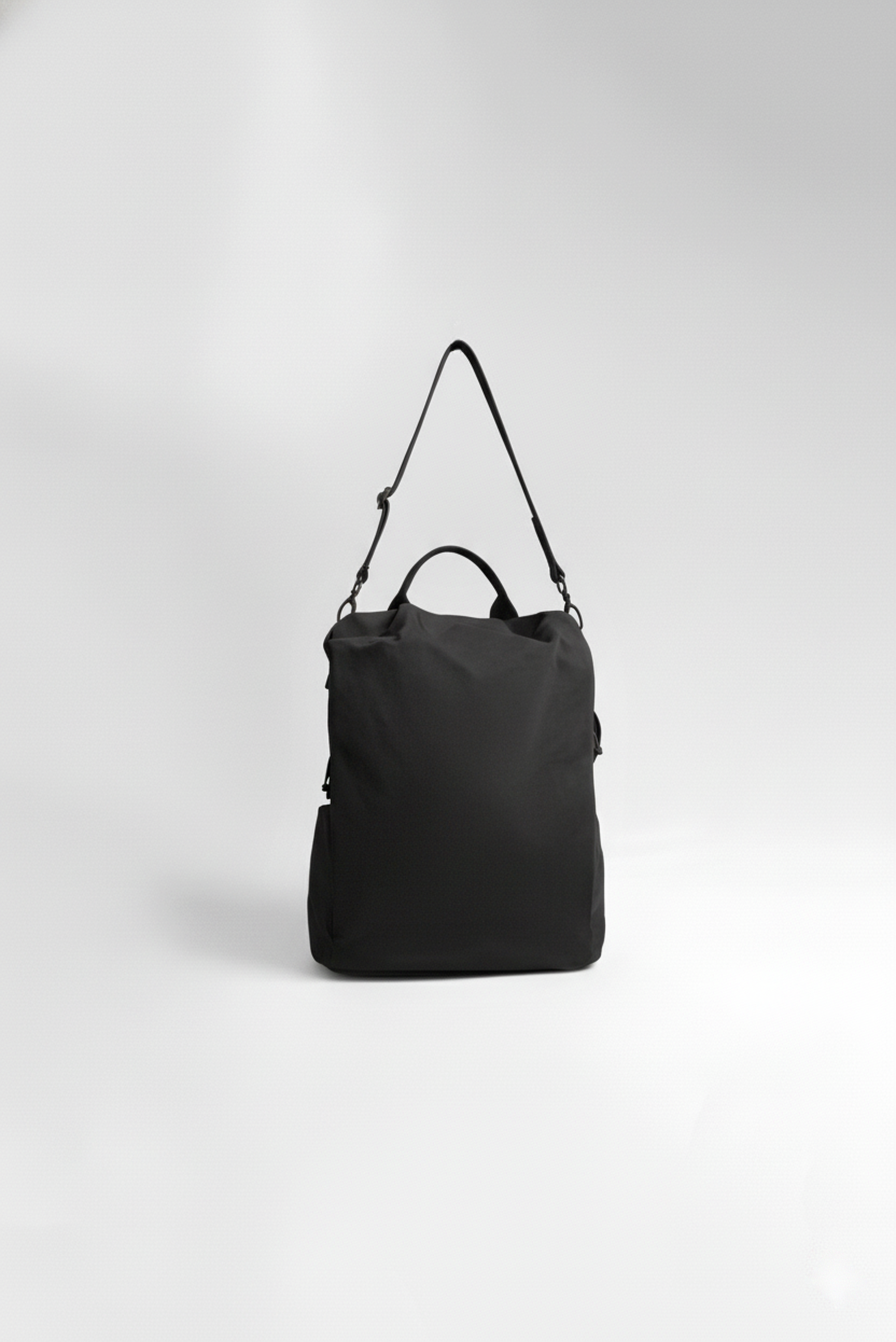 THE REVELLER - BLACK