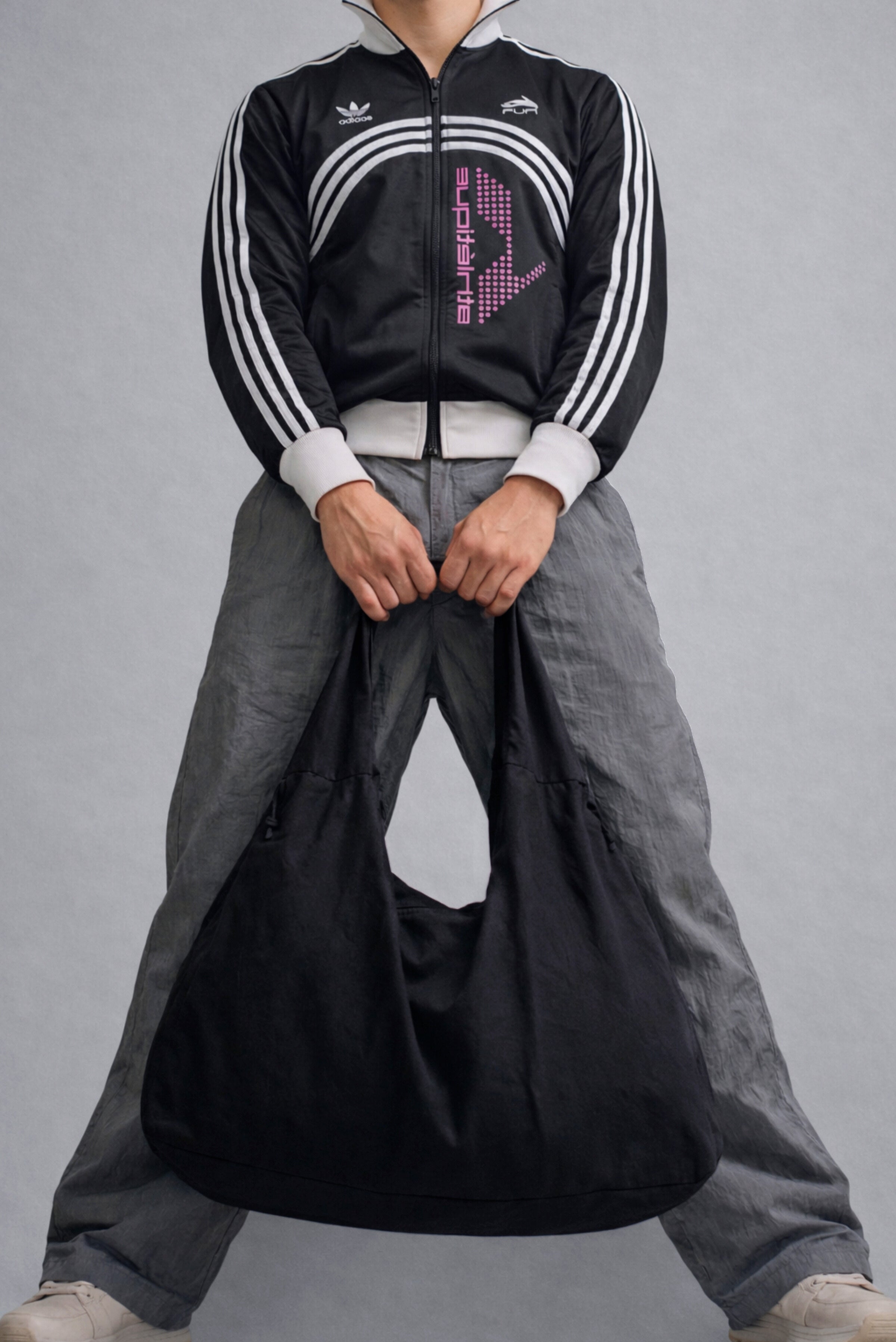 THE CINCO MULTI-POCKET TOTE BAG (BLACK)