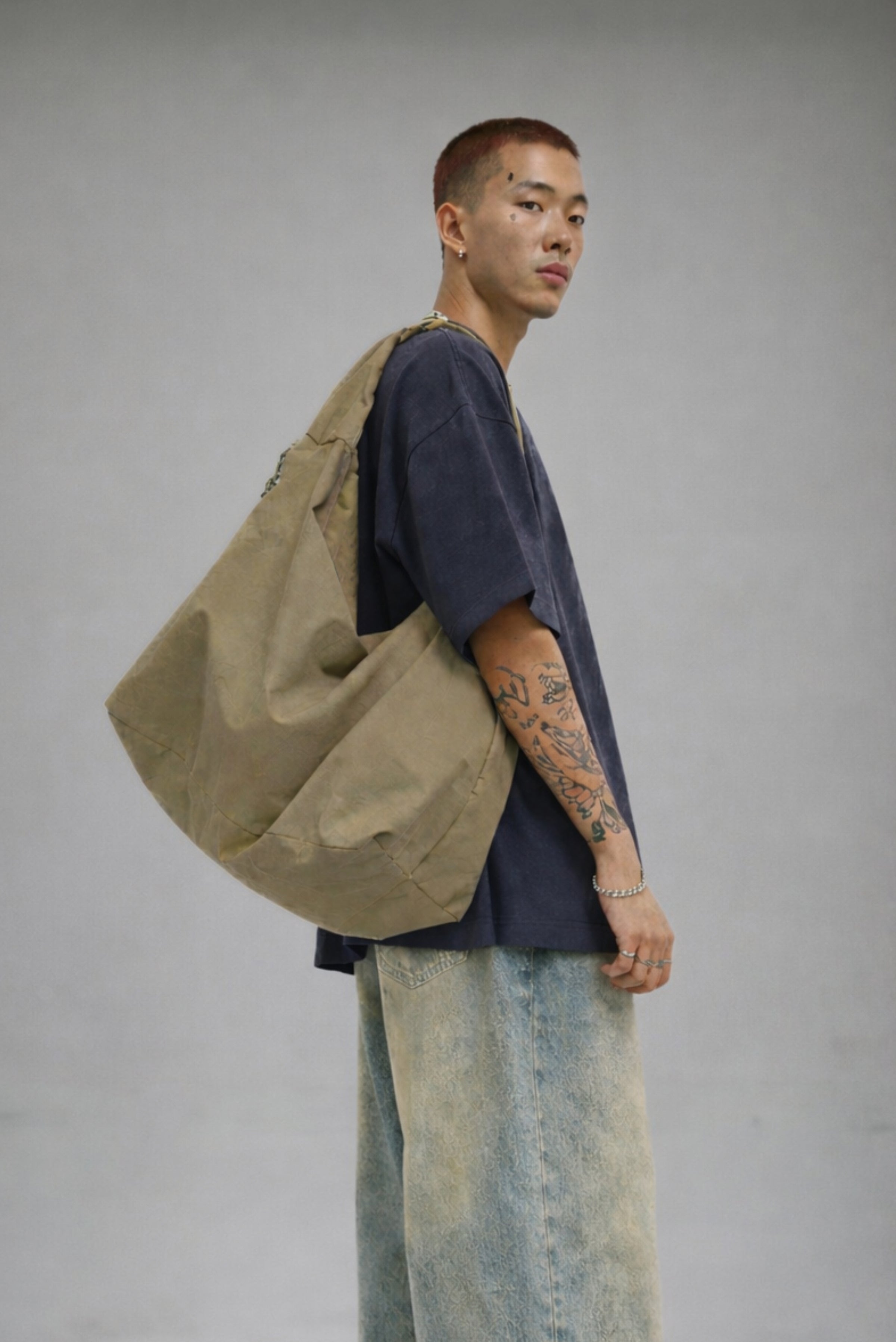THE CINCO MULTI-POCKET TOTE BAG (KHAKI)