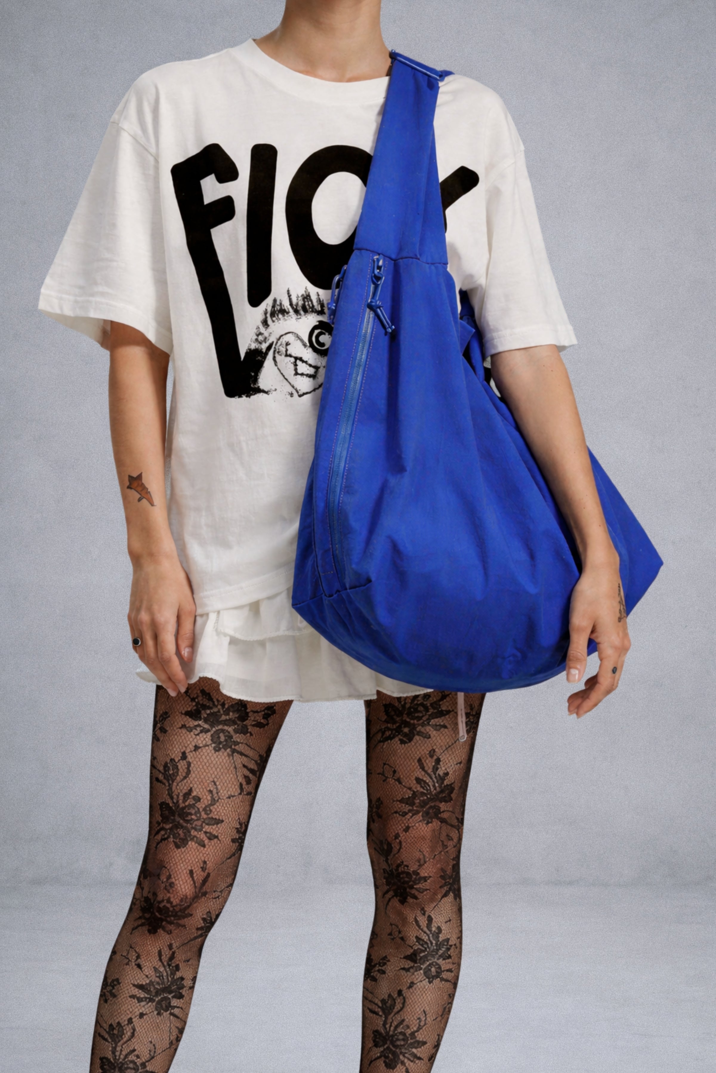 THE CINCO MULTI-POCKET TOTE BAG (BLUE)