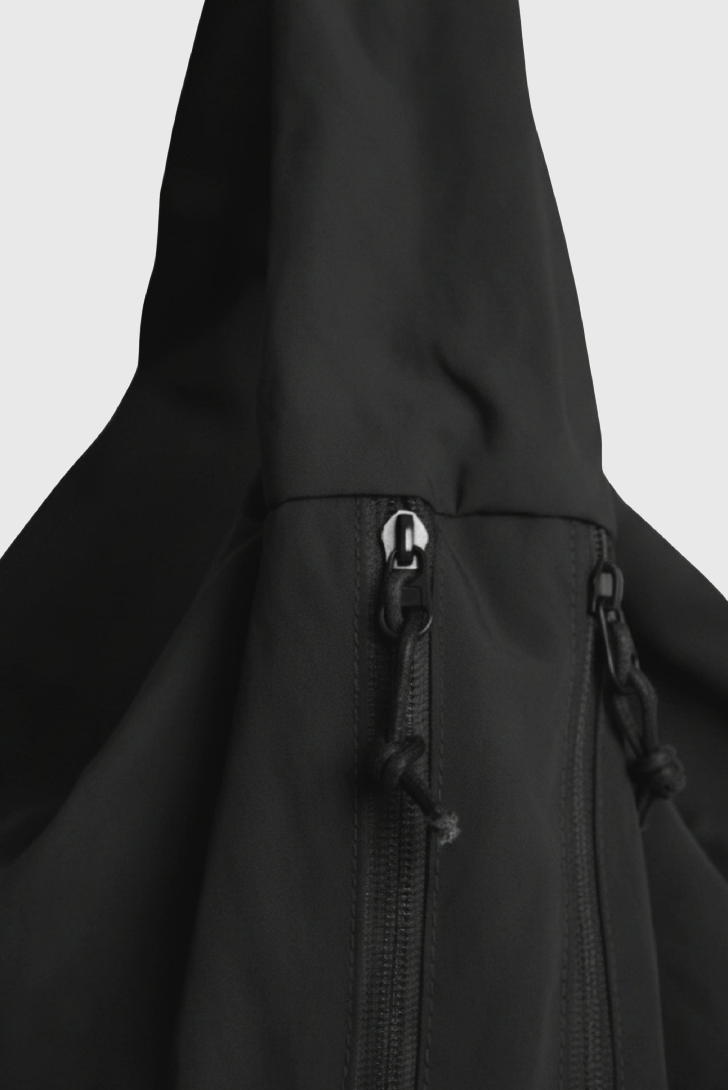 THE CINCO MULTI-POCKET TOTE BAG (BLACK)