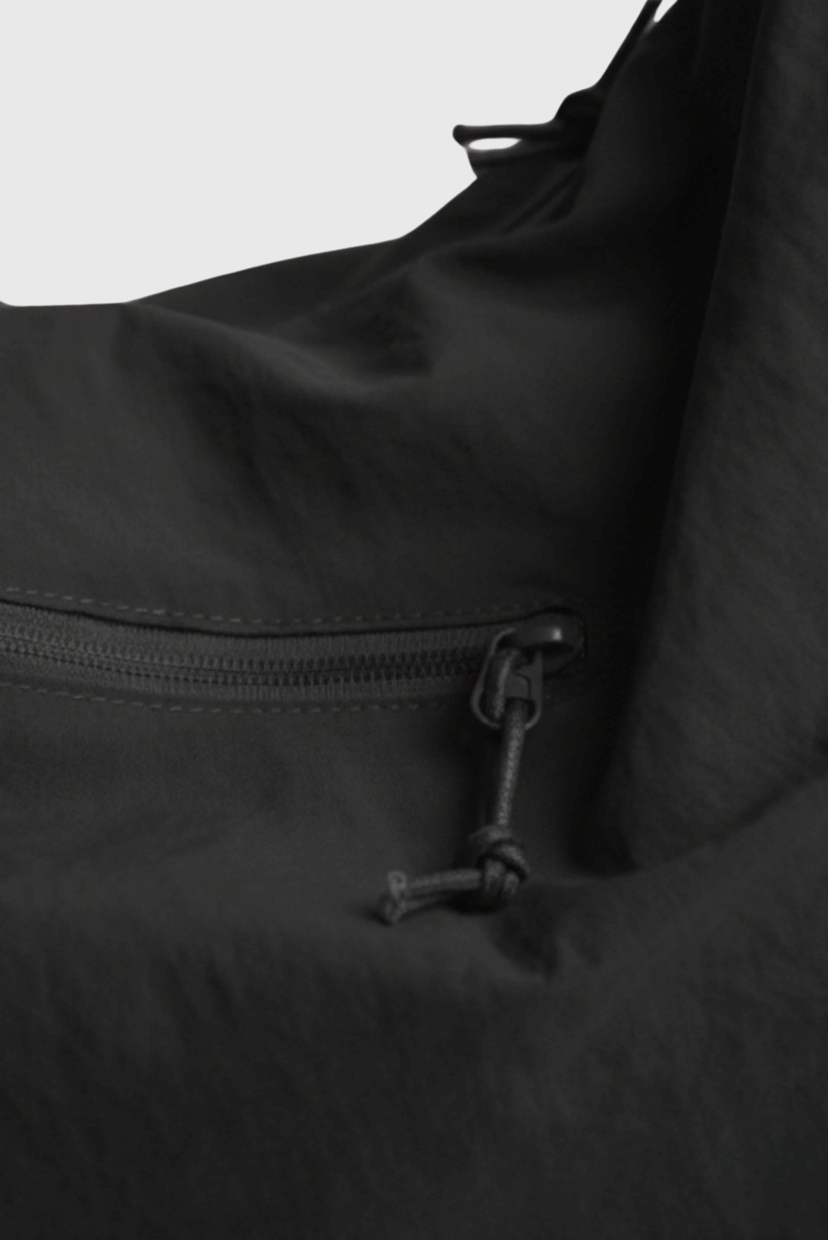 THE CINCO MULTI-POCKET TOTE BAG (BLACK)