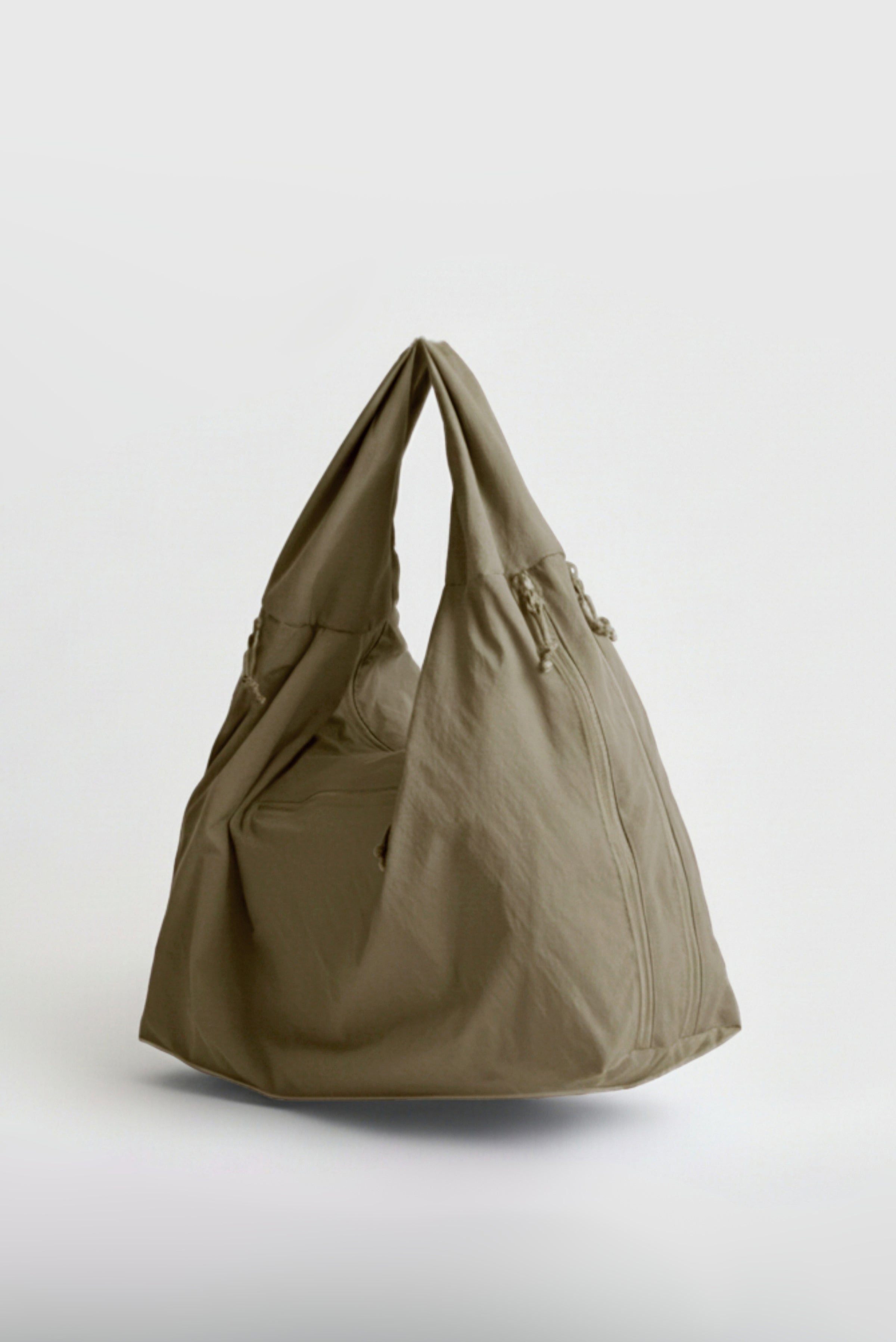 THE CINCO MULTI-POCKET TOTE BAG (KHAKI)